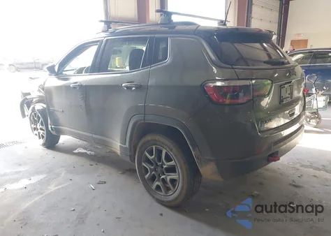 2019 Jeep Compass Trailhawk 4X4 из США, поврежденный, VIN 3C4NJDDB4KT679640